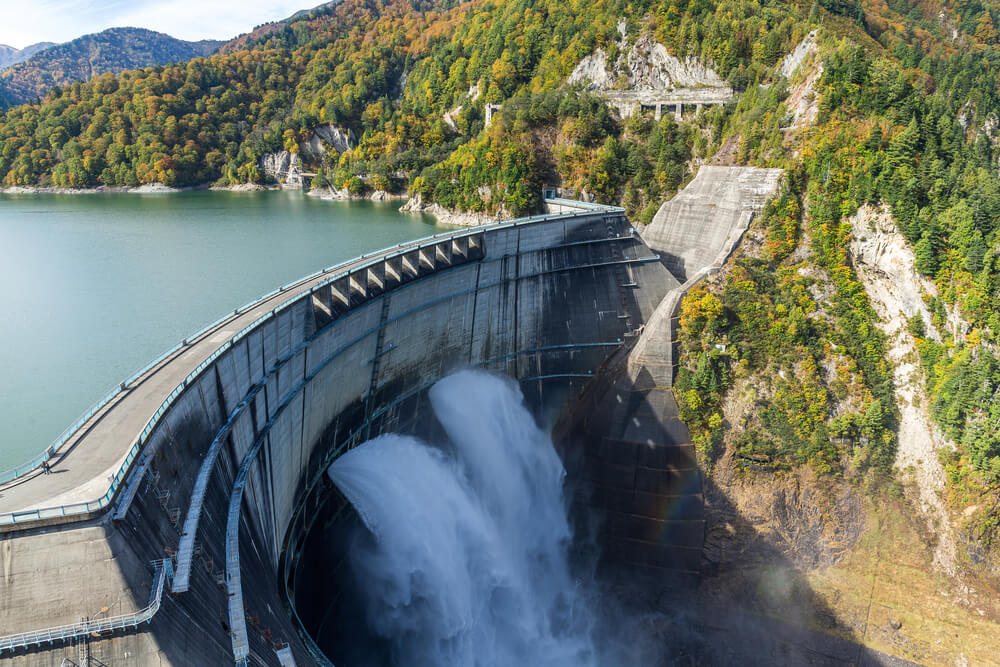 kurobe dam and rainbow uxc5zvb